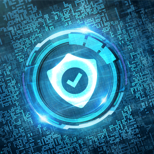 Cyber Security: Datenschutzschild auf Programmiercode